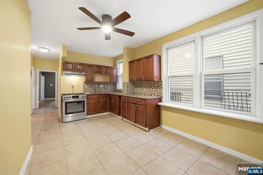 4 bed, 1.0 bath, $2,850 — Photo 4