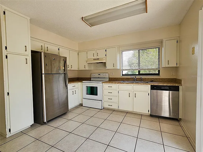 1424 Bramblewood Dr — Photo 5