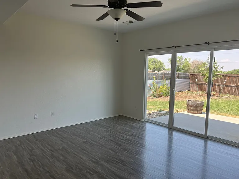 301 W Cottonwood St — Photo 4