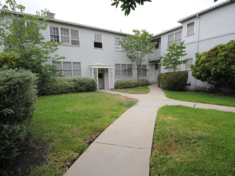 Beautiful private courtyard!