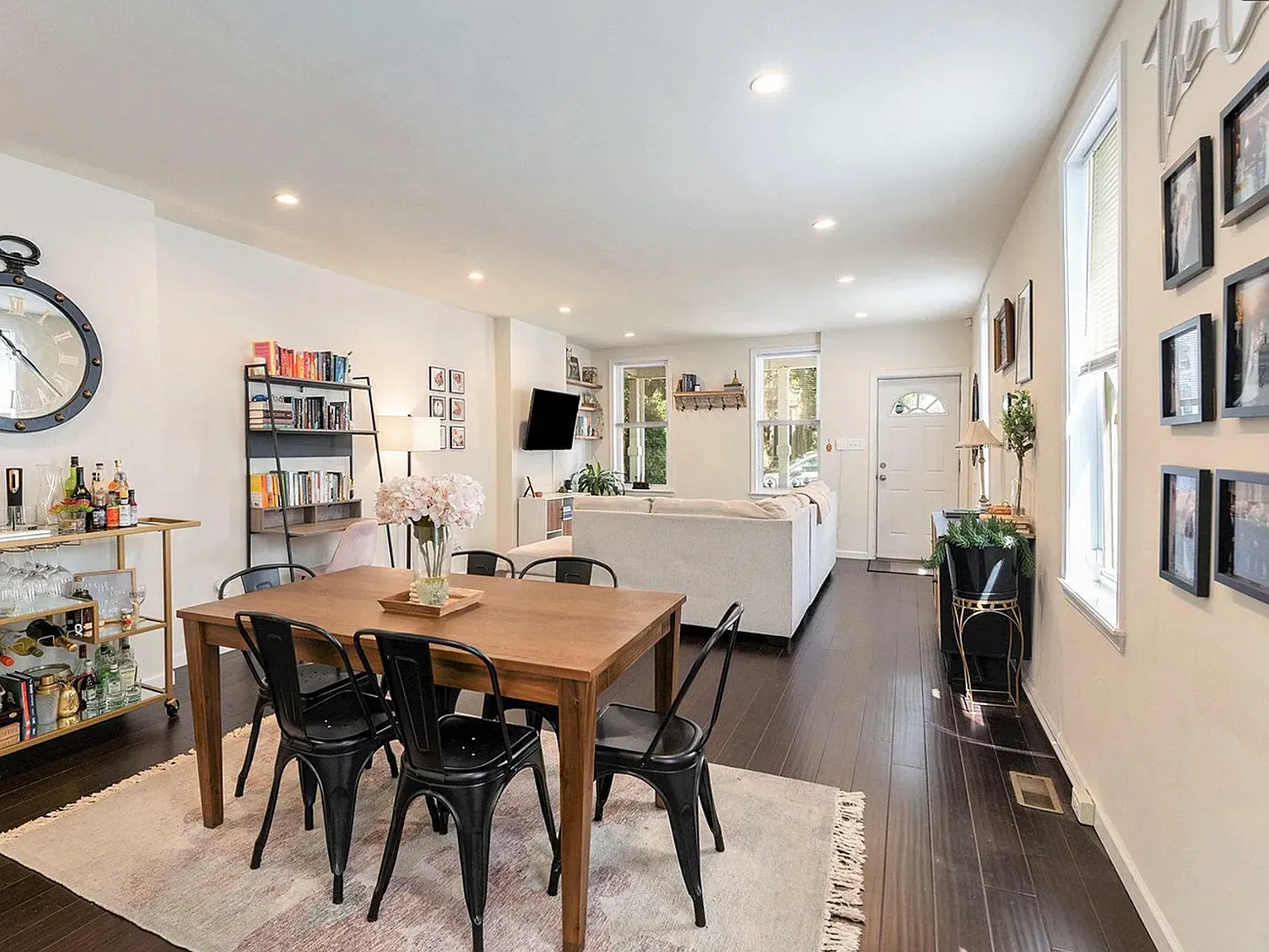 3 bed, 1872 sqft, $2,695 — Photo 3