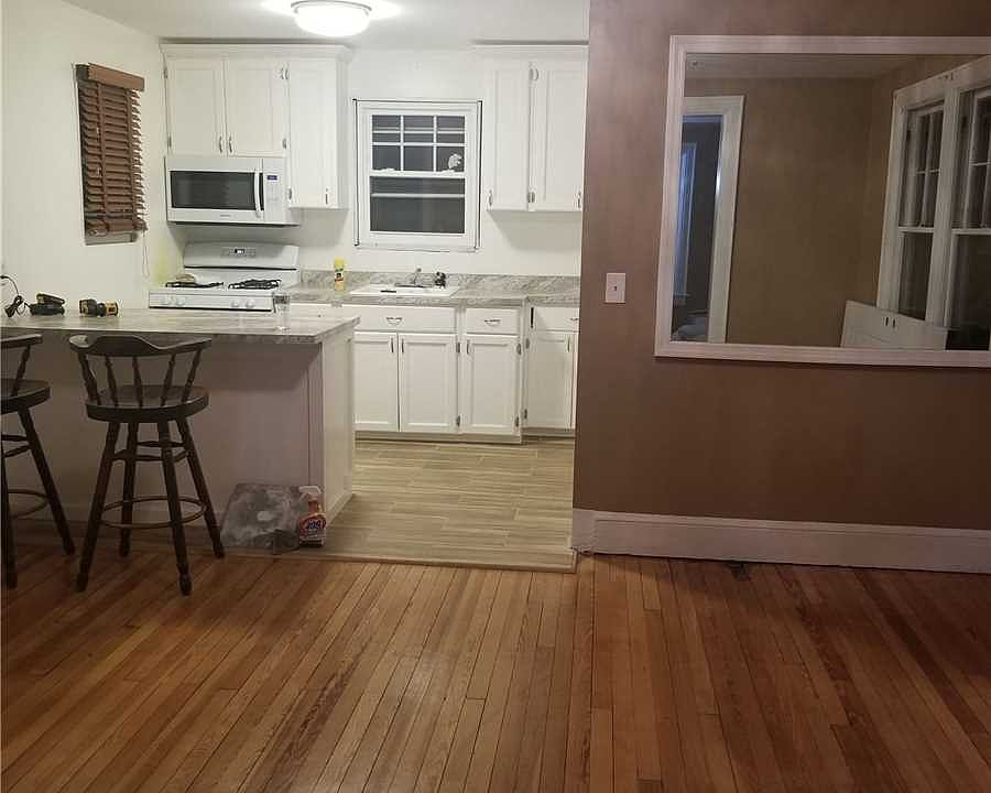 1st image of 90-25 218th Pl