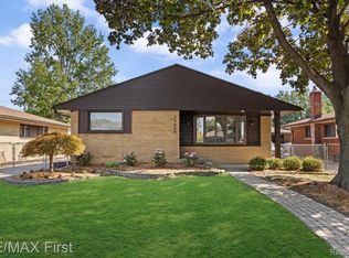 24408 Wood St, Saint Clair Shores, MI