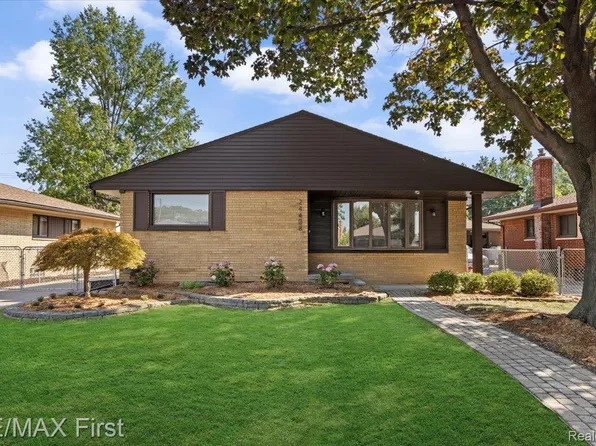 24408 Wood St, Saint Clair Shores, MI 48080