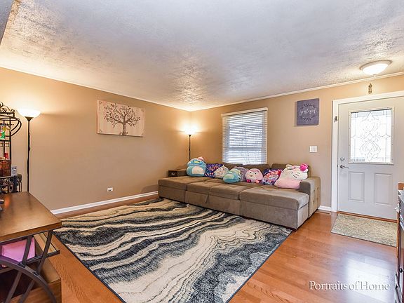 4th image of 930 Maple Ct