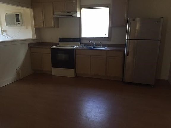 5th image of 602 E Avenue D