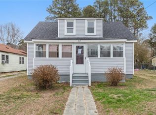 212 Middle St, Smithfield, VA 23430