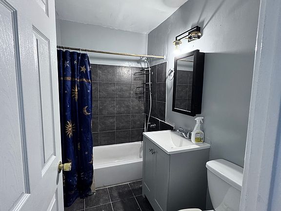 3rd image of 2400 W Balmoral Ave APT 1C