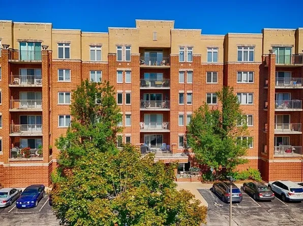 635 Perrie Dr APT 602, Elk Grove Village, IL 60007