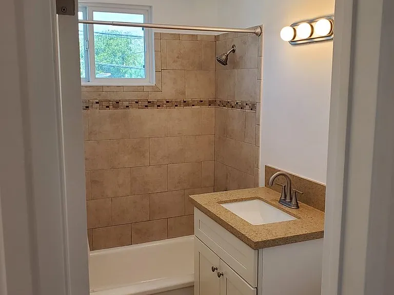 11411-13 1/2 Washington Pl — Photo 12