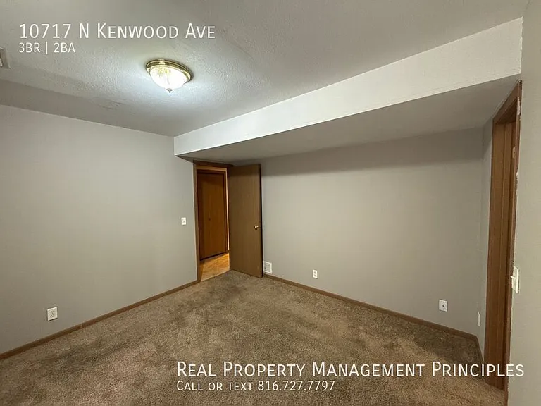 10717 N Kenwood Ave — Photo 12