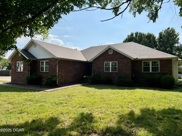 910 Briarbrook Dr, Carl Junction, MO 64834