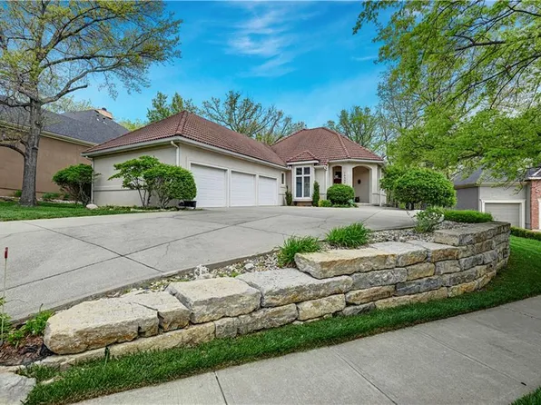 10545 Walmer St, Overland Park, KS 66212