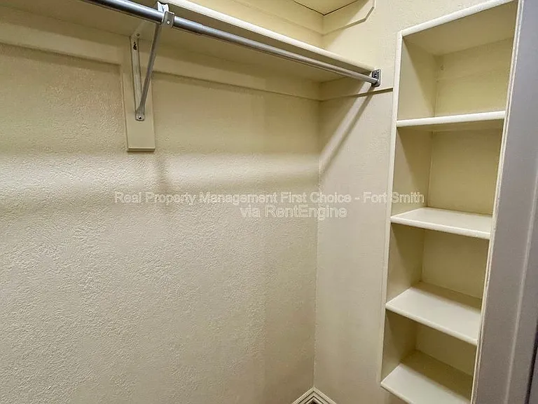 4802 S 28th St — Photo 14