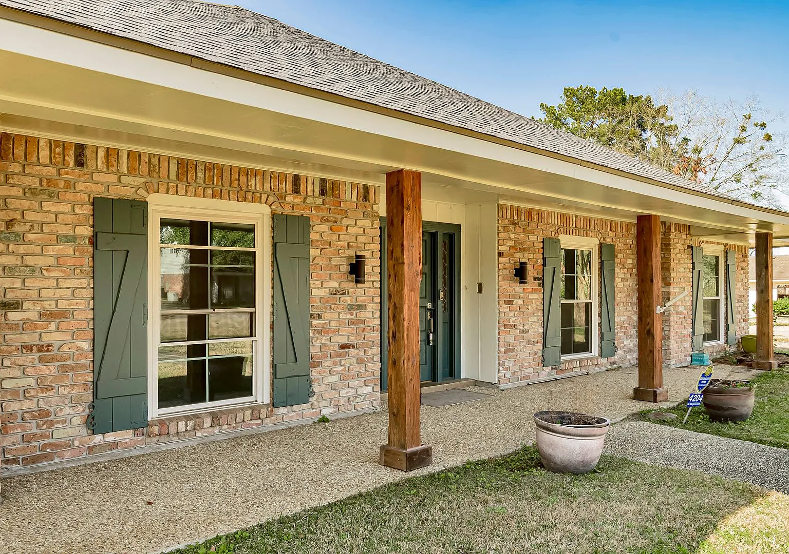Resort-Style 4 Bedroom Home with Pool & Outdoor Pavilion in Pine Park — Photo 3