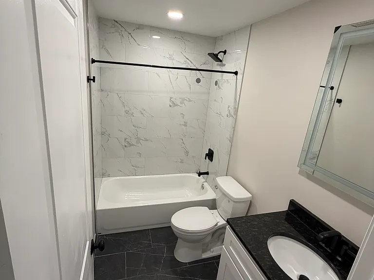 3016 E Thompson St #305 — Photo 2