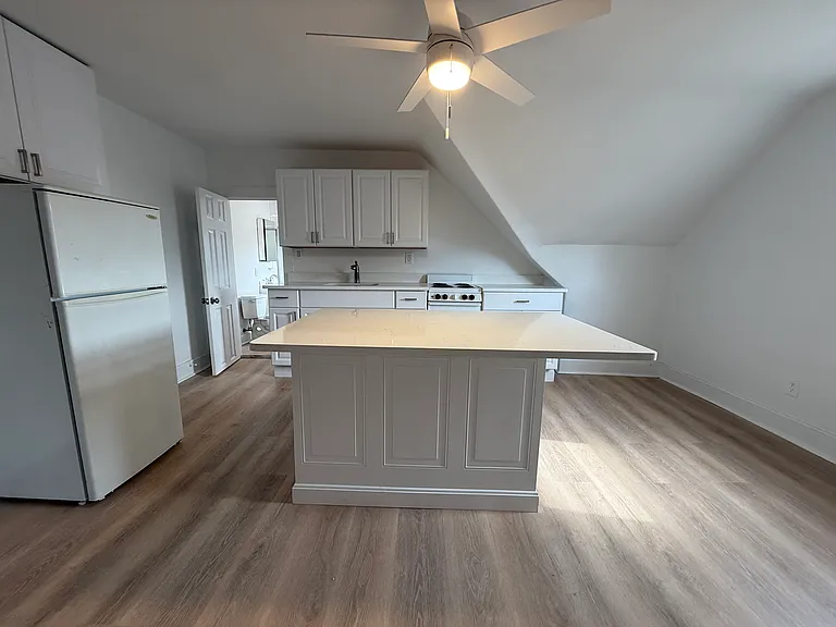 30 Berry St #3R — Photo 3
