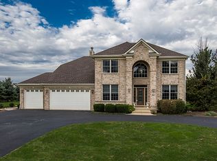 980 N Deerpath Rd, North Aurora, IL 60542