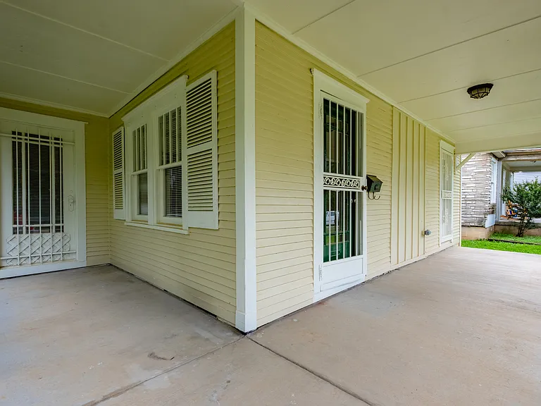 3710 W Capitol Ave — Photo 4