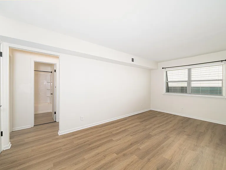 Ocean Air Apartments — Photo 37