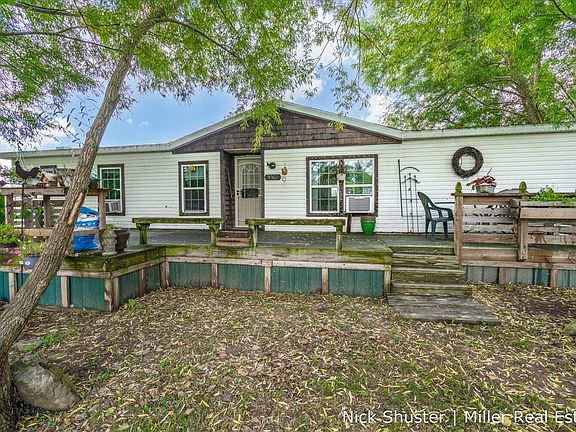 3rd image of 9163 Elderberry Ln