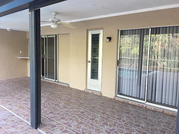 ENORMOUS LANAI