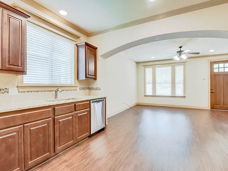 3235 McCart Ave — Photo 4