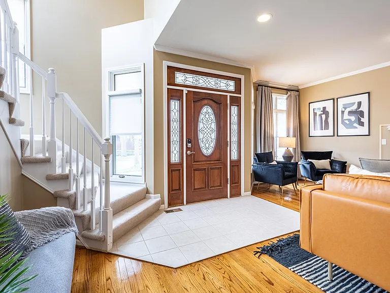 1181 Davis Ave — Photo 9