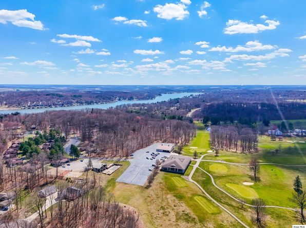 323 Greenacre Dr, Howard, OH 43028