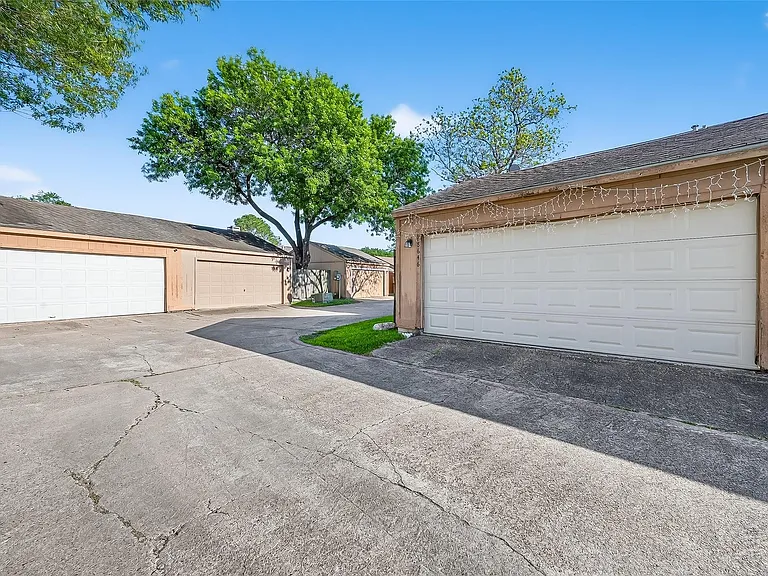 8646 Maplecrest Dr — Photo 36