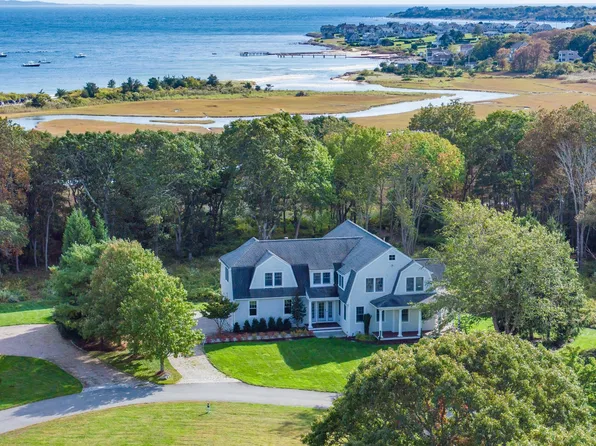 102 Ray Peck Rd, Dartmouth, MA 02748