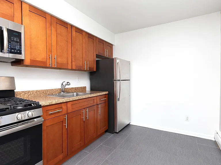 31 W Allens Ln — Photo 3