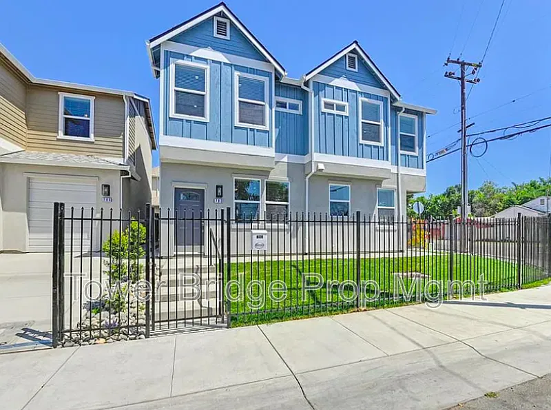 793 Lampasas Ave