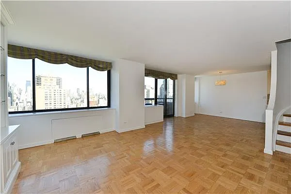 Sold by Century 21 Metropolitan | media 2