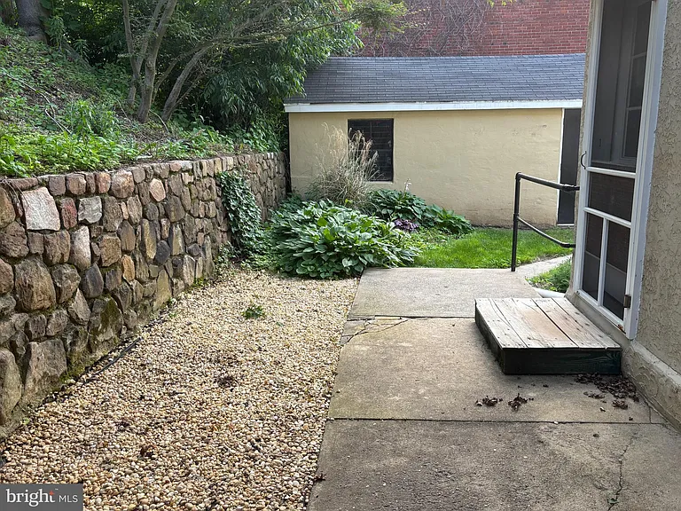 132 Plant Ave — Photo 13