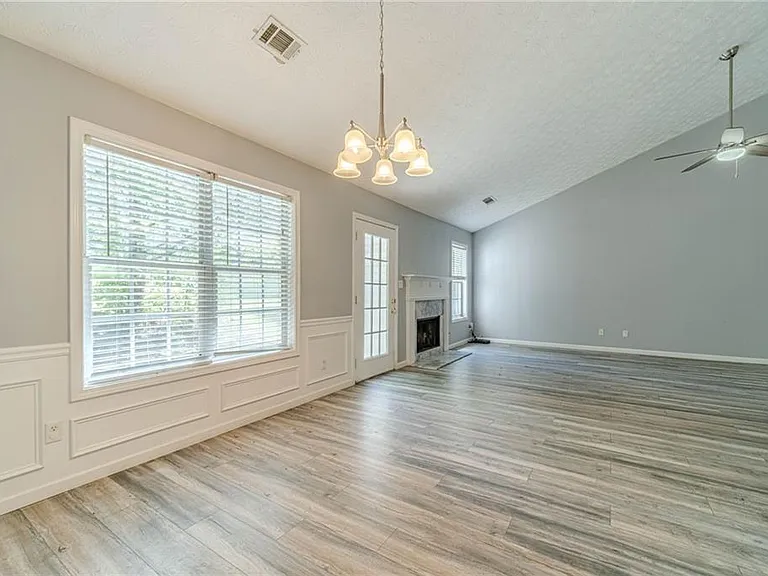 1617 Amhearst Walk Rd — Photo 9