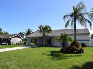 1982 SE Burgundy Ln, Port Saint Lucie, FL 34952
