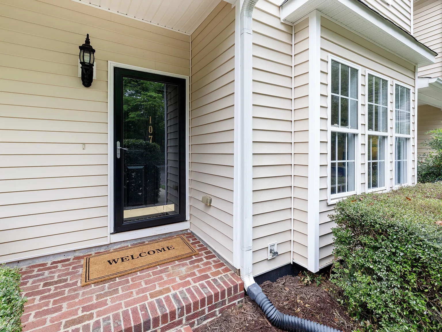 3 bed, 1705 sqft, $2,200 — Photo 3