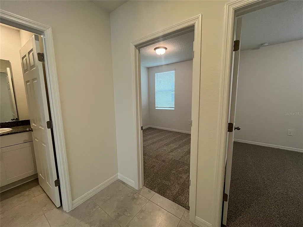 3 bed, 2.0 bath, 1483 sqft, $1,900 — Photo 4