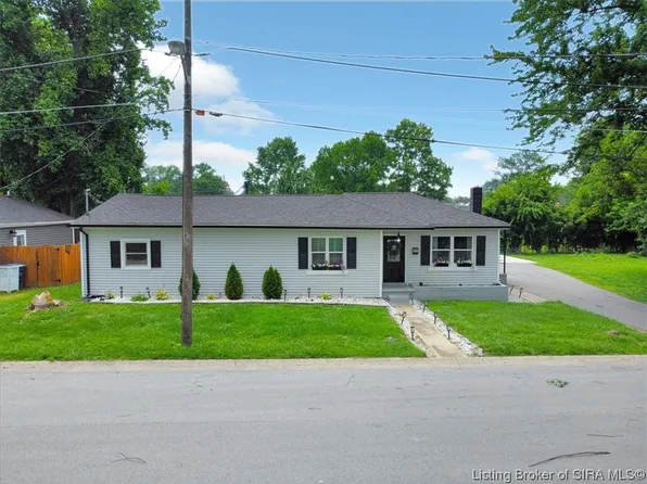 323 Adkins Court, Sellersburg, IN 47130