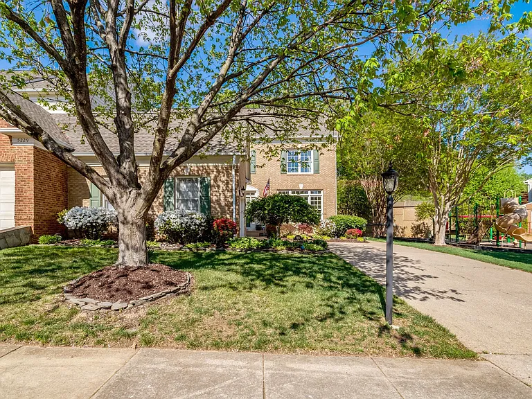 5231 Winter View Dr — Photo 4