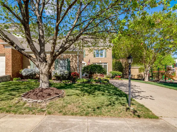 5231 Winter View Dr, Alexandria, VA 22312