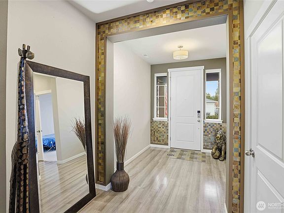 4th image of 2342 NE Winlock Way
