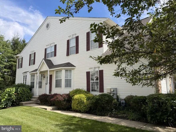 135 Fringetree Dr, West Chester, PA 19380