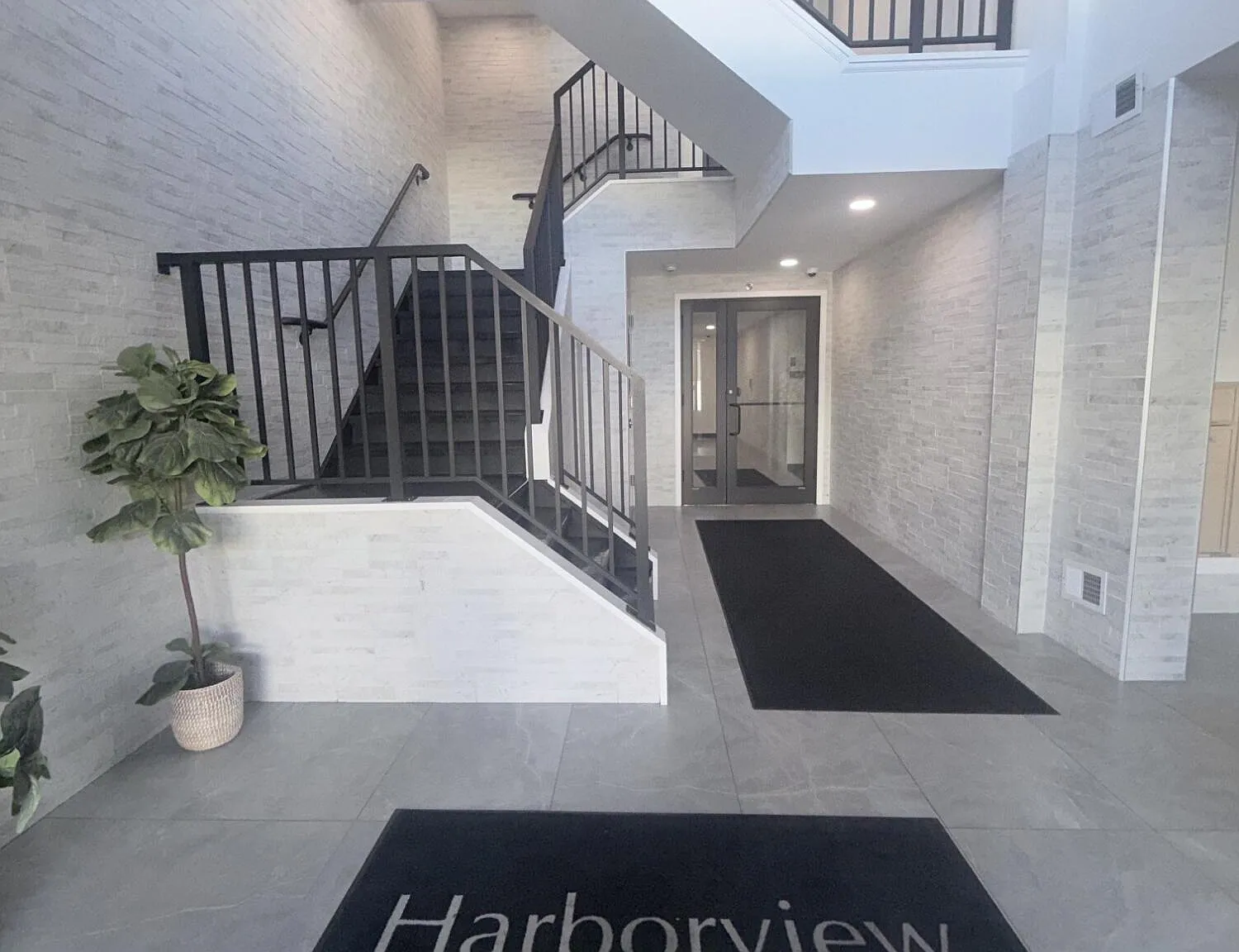 2 bed, 1.0 bath, 935 sqft, $2,800 — Photo 2