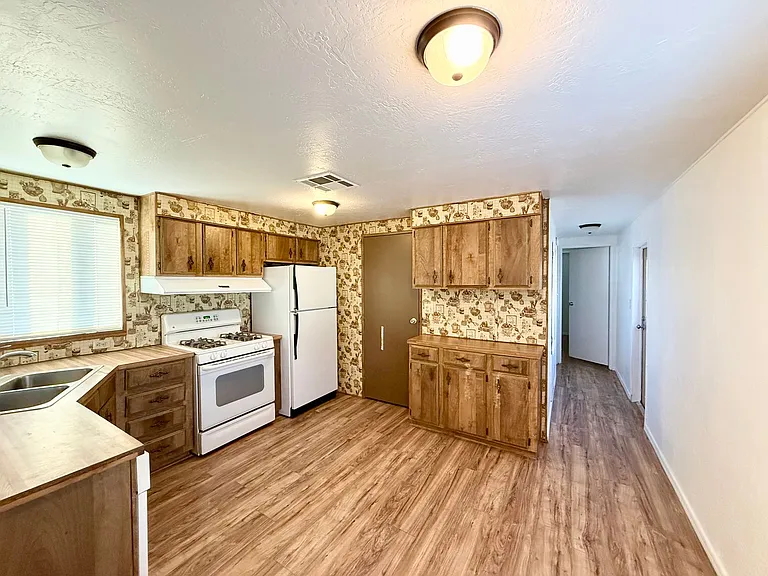 950 Tumbleweed Dr — Photo 5