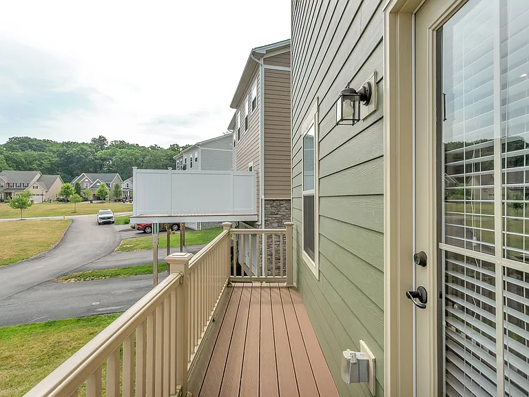 160 Seneca Pl — Photo 33
