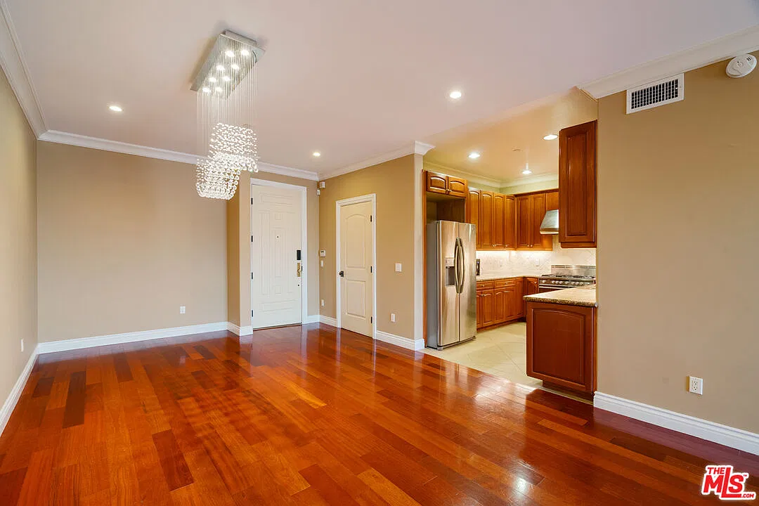 3 bed, 3.0 bath, 1693 sqft, $5,700 — Photo 4