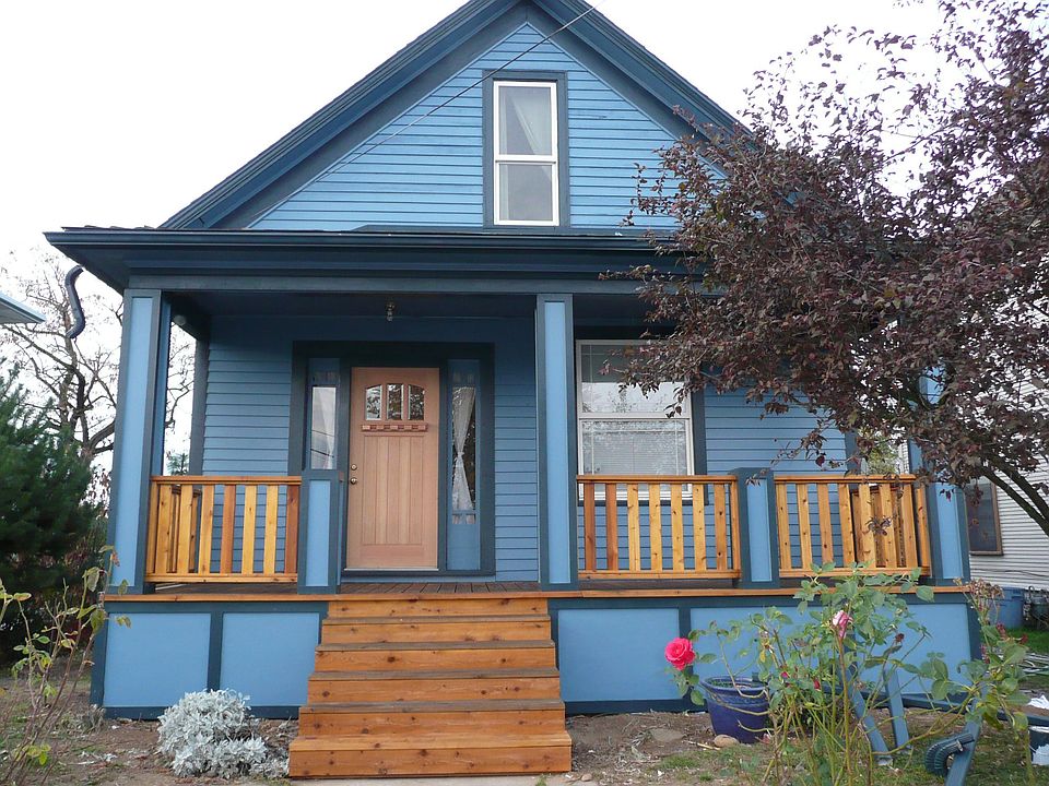The correct house. Zillow has their map off