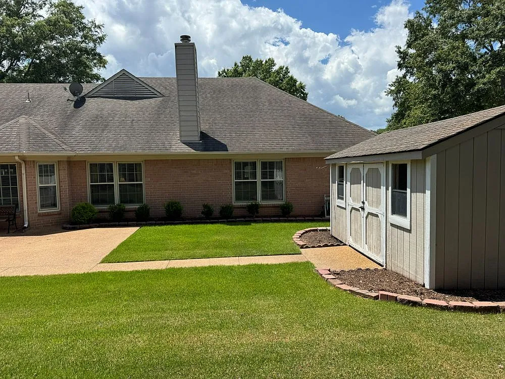 3 bed, 2338 sqft, $2,500 — Photo 4